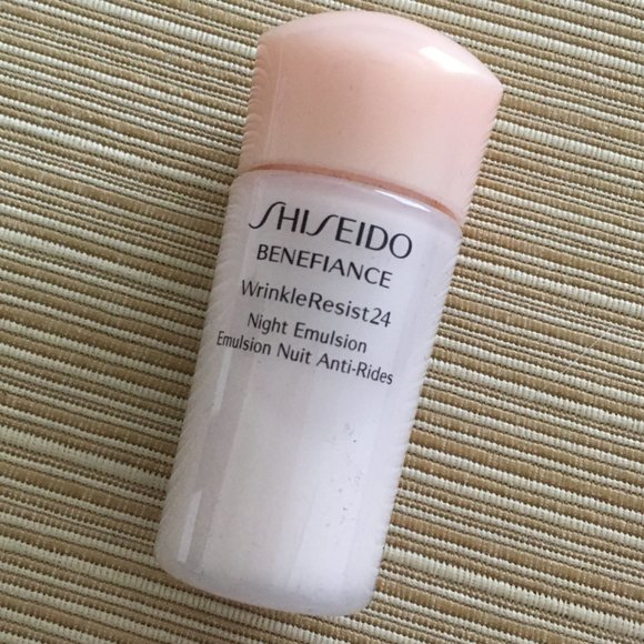 Shiseido 4-piece Skincare Set: Benefiance Wrinkle Resist & Ultimune Concentrate - Picture 11 of 16